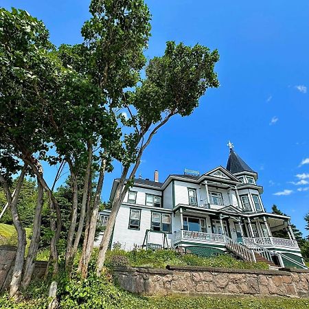 Le Manoir Du Vieux Presbytere Port-Daniel Luaran gambar
