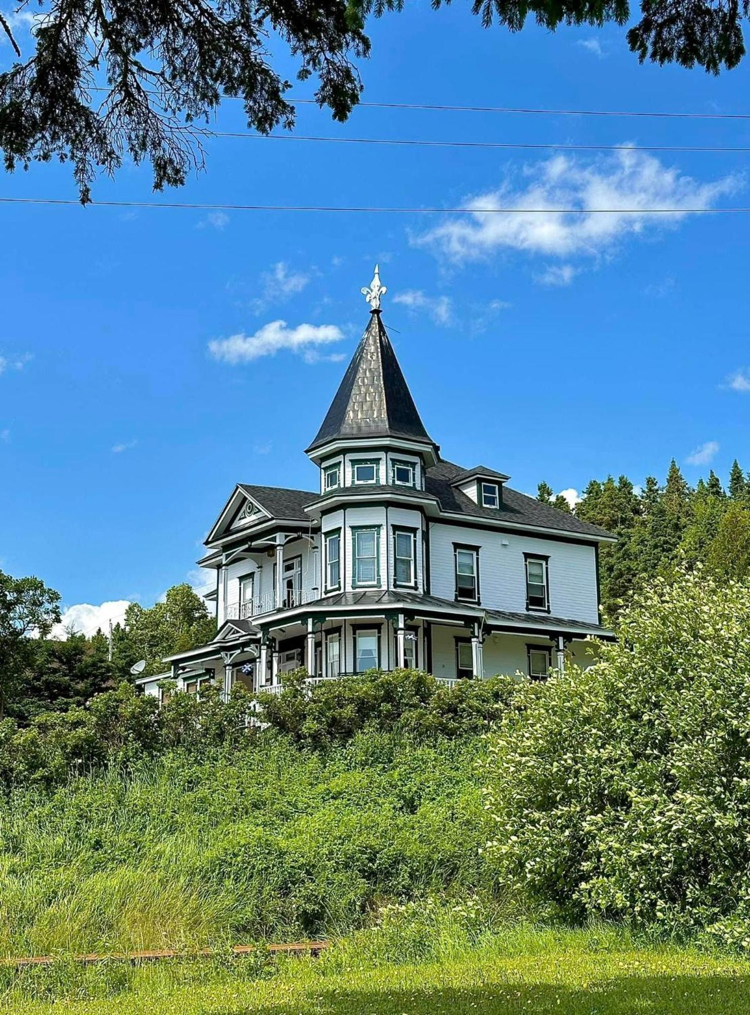 Le Manoir Du Vieux Presbytere Port-Daniel Luaran gambar