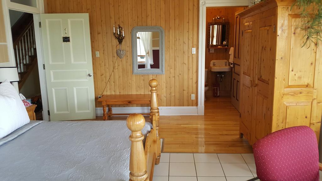 Le Manoir Du Vieux Presbytere Port-Daniel Luaran gambar