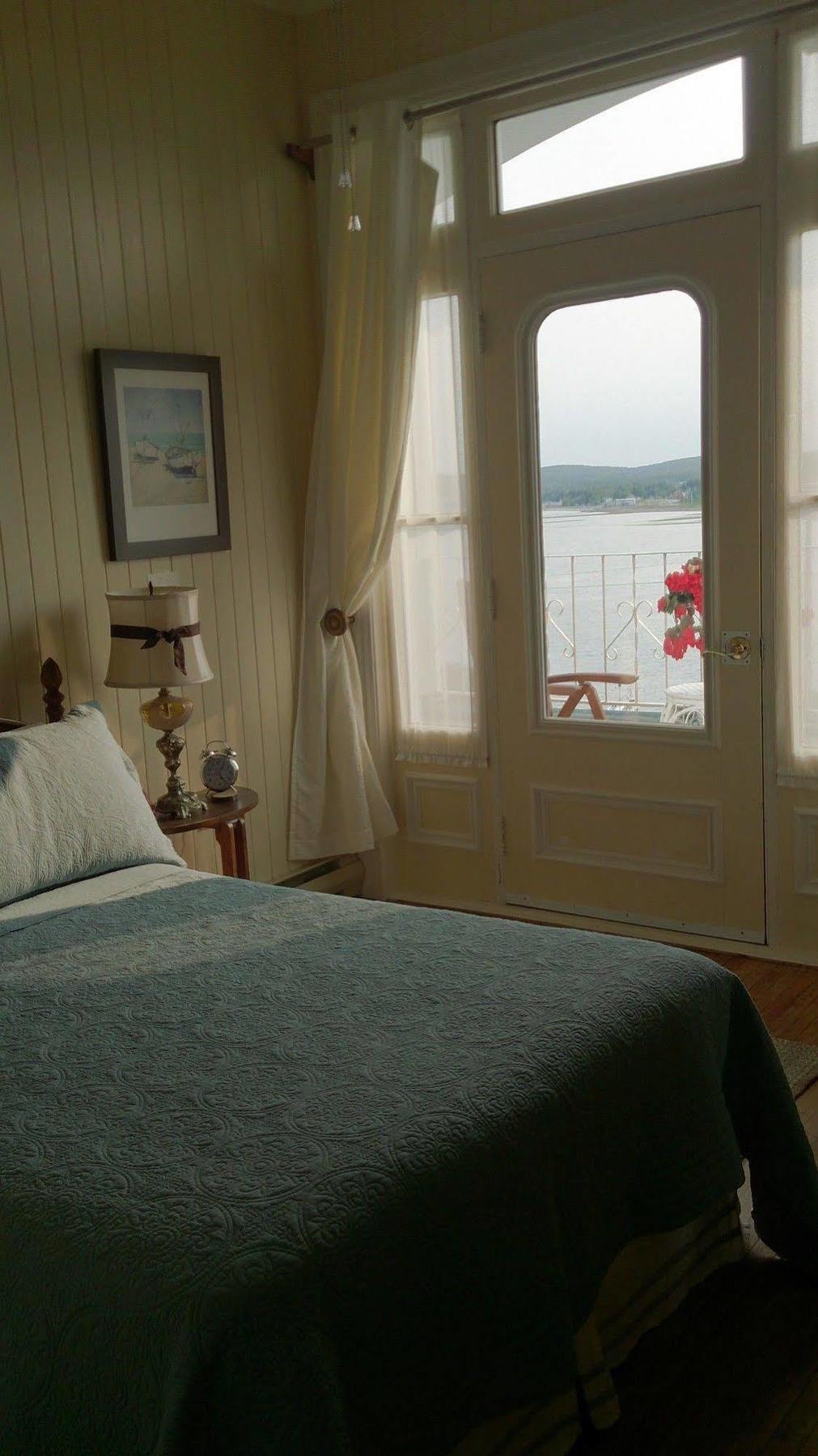 Le Manoir Du Vieux Presbytere Port-Daniel Luaran gambar